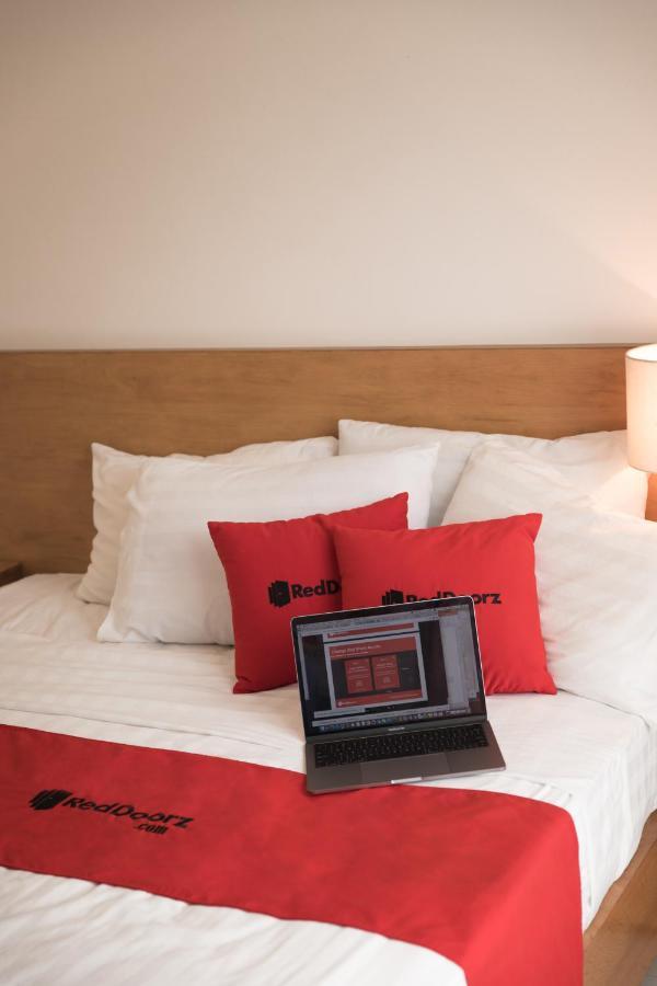 Reddoorz Near Etown 4 Hotel Хошимин Екстериор снимка