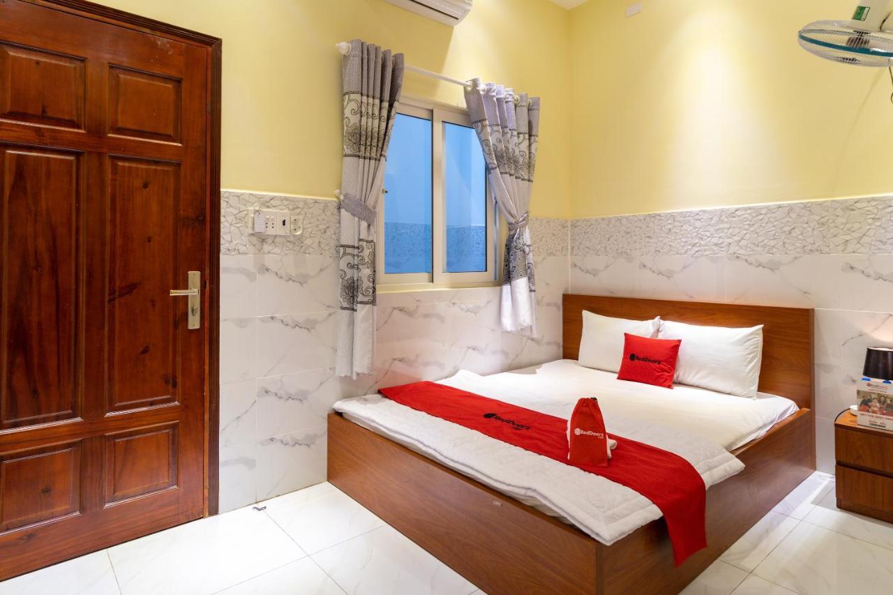 Reddoorz Near Etown 4 Hotel Хошимин Екстериор снимка