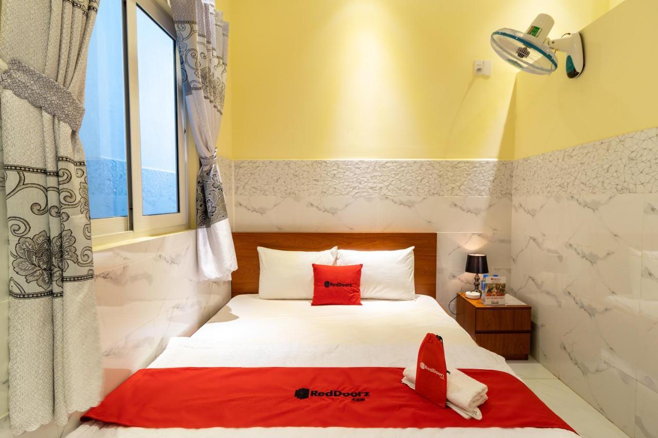 Reddoorz Near Etown 4 Hotel Хошимин Екстериор снимка